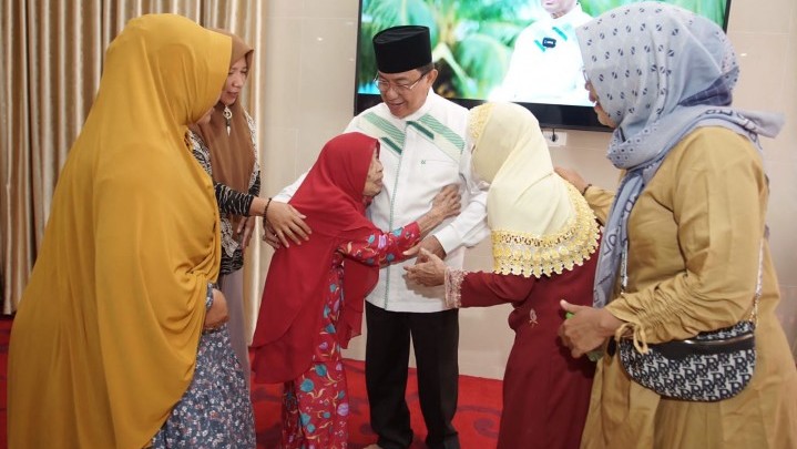 Sebagian Dhuafa di Inhil dapat Bantuan di Peringatan HUT Riau