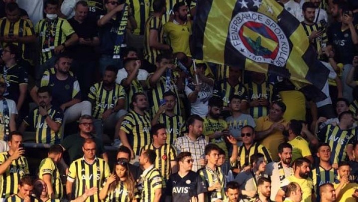 Aneh, Suporter Nyanyikan Nama Putin, Fenerbahce Disanksi UEFA Aneh, Suporter Nyanyikan Nama Putin, Fenerbahce Disanksi UEFA