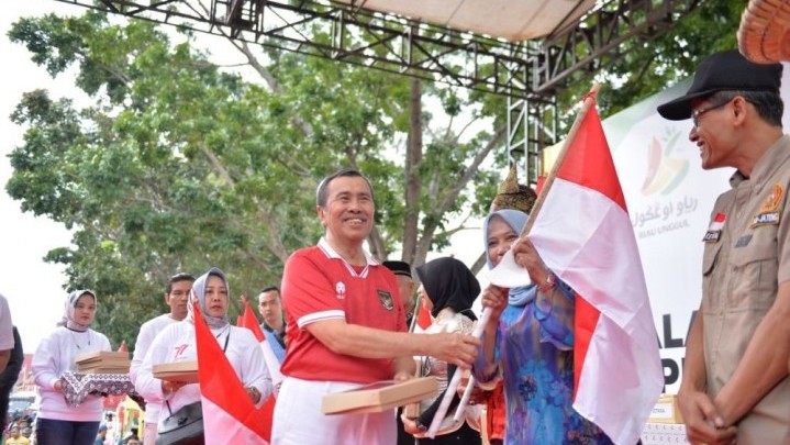 HUT Riau dan Kemerdekaan RI, Organisasi Paguyuban Terima Bendera dari Gubri