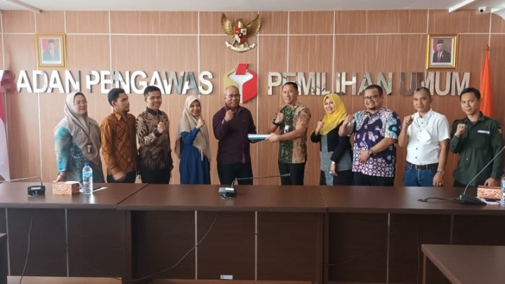 Tim Seleksi Calon Anggota Bawaslu Riau Serahkan Enam Nama Ke Bawaslu RI
