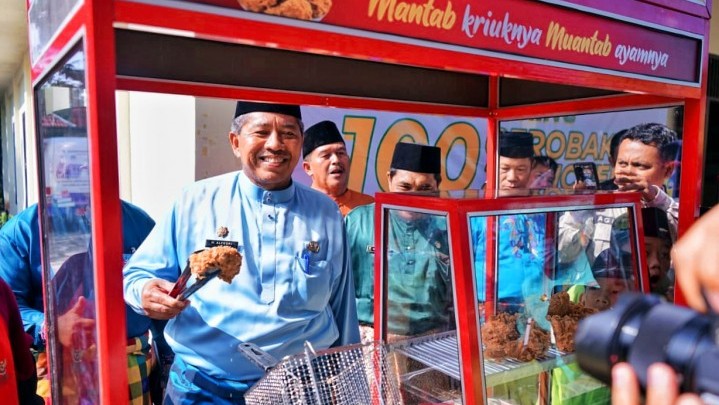 Di Merempan Hilir, Baznas Siak Launching 100 Gerobak Z-Chicken