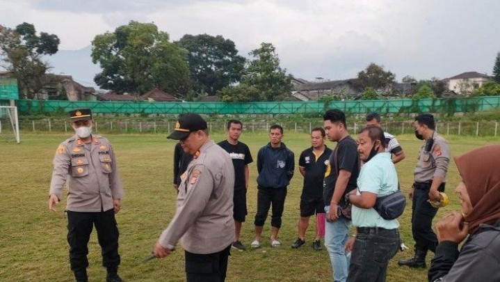 Di Sukabumi Pesepakbola Tewas Tersambar Petir saat Bertanding