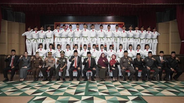 Bupati HM Wardan Beri Semangat Paskibraka Inhil Bupati HM Wardan Beri Semangat Paskibraka Inhil
