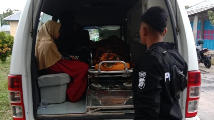 Disambar Petir, Mahasiswi KKN dan Orang Tuanya Tewas di Pantai Rupat Disambar Petir, Mahasiswi KKN dan Orang Tuanya Tewas di Pantai Rupat