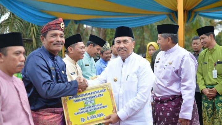 Pemprov Riau Bantu Seluruh Desa di Siak dengan Bankeu Khusus Pemprov Riau Bantu Seluruh Desa di Siak dengan Bankeu Khusus