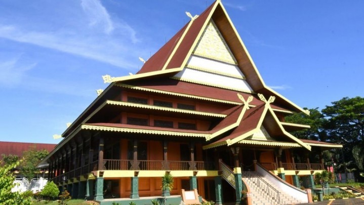 Perbaikan Bagian Dalam Anjungan Riau di TMII Usai Acara G20 Perbaikan Bagian Dalam Anjungan Riau di TMII Usai Acara G20