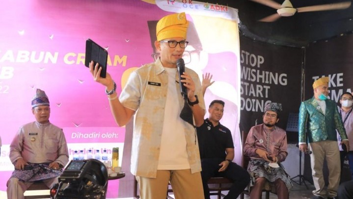 Menteri Sandiaga Dorong Pelaku UMKM Olah Limbah Sawit Menteri Sandiaga Dorong Pelaku UMKM Olah Limbah Sawit