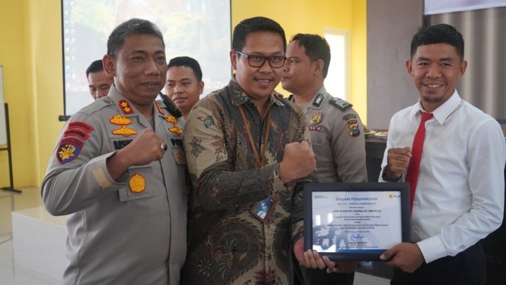 Personel Polres Kampar Dapat Penghargaan Khusus dari PLN