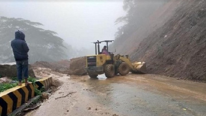 Kini Akses Solok-Padang Sudah Bisa Dilalui Usai Musibah Longsor