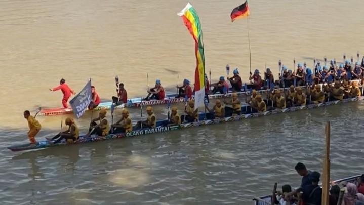 Perahu Todung Kuantan Sahabat Wardan Ambil Bagian di Pacu Jalur Telukkuantan