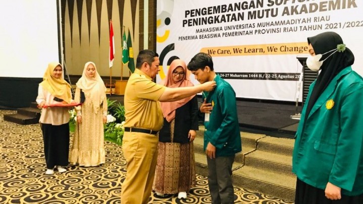 Penerima Beasiswa Pemprov Riau Dapat Pelatihan Softskill Penerima Beasiswa Pemprov Riau Dapat Pelatihan Softskill
