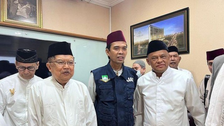 Safari Jumpai Tokoh Nasional, UAS Maju Pilpres 2024? Safari Jumpai Tokoh Nasional, UAS Maju Pilpres 2024?