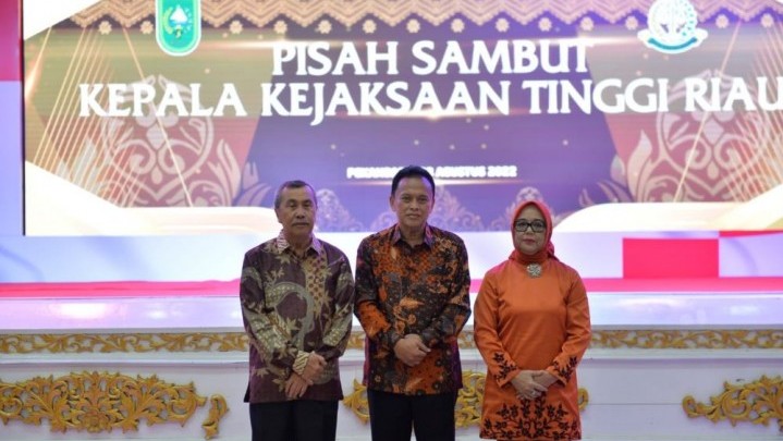 Gubri Syamsuar Hadiri Pisah Sambut Kajati Riau Gubri Syamsuar Hadiri Pisah Sambut Kajati Riau