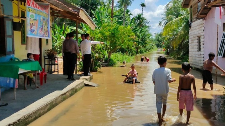 Ratusan Rumah Tergenang Banjir di Rambah Rohul