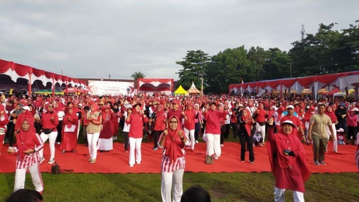 Puluhan Ribu Warga Tuah Madani Pekanbaru Ramaikan Jalan Santai