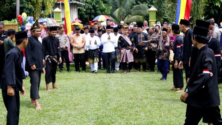 Dr Kamsol: Lestarikan Adat Istiadat dan Jadikan Hukum yang Kuat Dr Kamsol: Lestarikan Adat Istiadat dan Jadikan Hukum yang Kuat