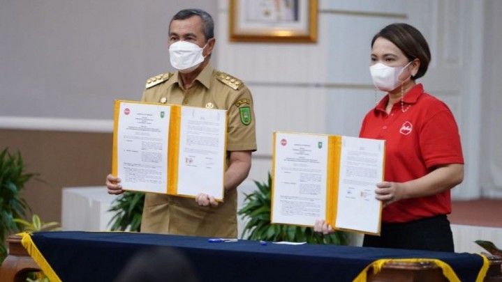 Gubernur Syamsuar MoU Dengan Maskapai Air Asia, Apa Untung Bagi Riau?