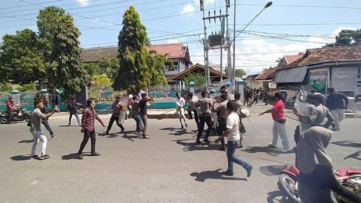 Unjuk Rasa Tolak Kenaikan Harga BBM, Kader Kohati Luka di Kepala Unjuk Rasa Tolak Kenaikan Harga BBM, Kader Kohati Luka di Kepala
