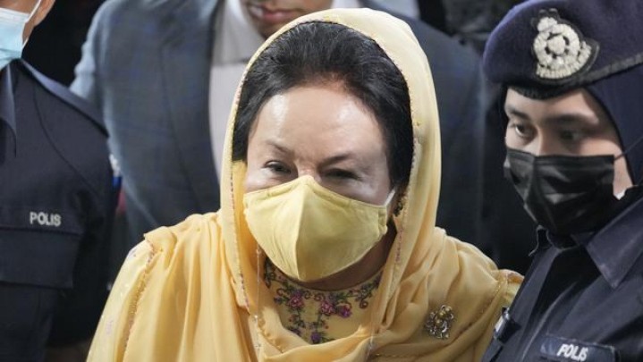 Susul Suami, Istri Eks PM Malaysia Divonis 10 Tahun Kasus Suap Susul Suami, Istri Eks PM Malaysia Divonis 10 Tahun Kasus Suap