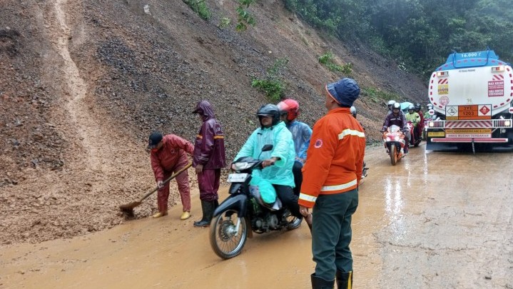 Ahli Geologi Beri Peringatan Bencana di Sitinjau Lauik Ahli Geologi Beri Peringatan Bencana di Sitinjau Lauik