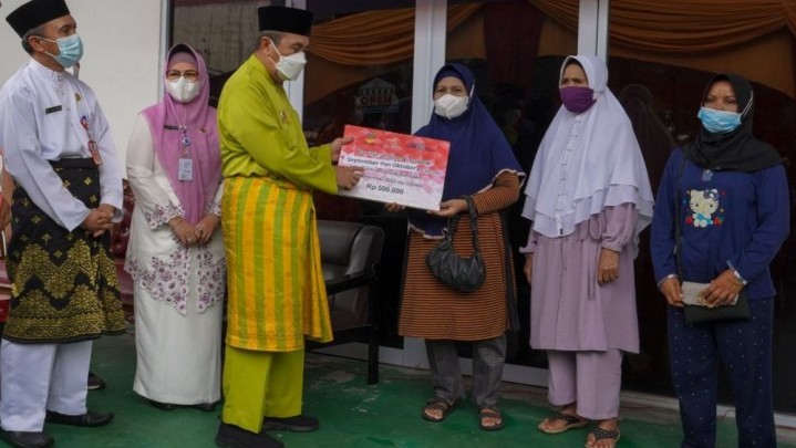 268 Ribu KPM di Riau Terima BLT BBM 268 Ribu KPM di Riau Terima BLT BBM