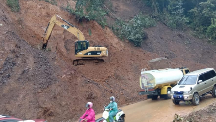 Penanganan Longsor di Sitinjau Lauik Sumbar Jadi Polemik Karena Masuk Hutan Lindung