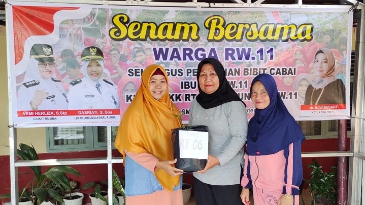 Dukung Gerakan Ketahanan Pangan, RW di Limbungan Baru Pekanbaru Bagikan Bibit