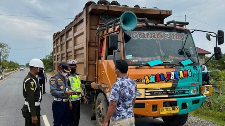 Hampir 2 Ribu Kendaran ODOL Ditilang Dishub Riau Selama Februari hingga September Hampir 2 Ribu Kendaran ODOL Ditilang Dishub Riau Selama Februari hingga September