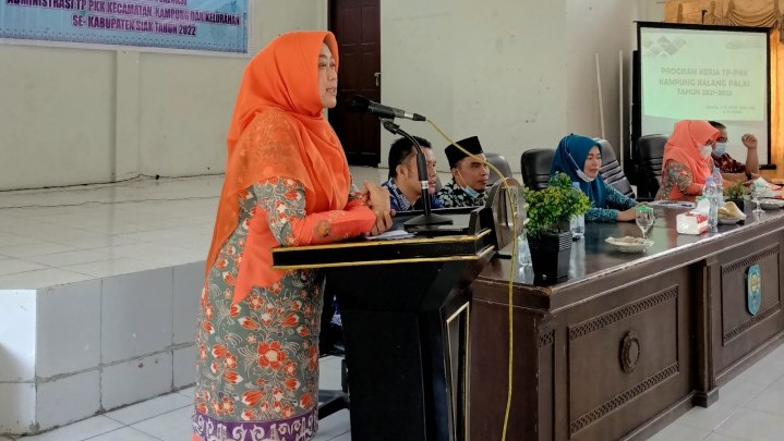 Rasidah Alfedri Evaluasi PKK Kecamatan Rasidah Alfedri Evaluasi PKK Kecamatan