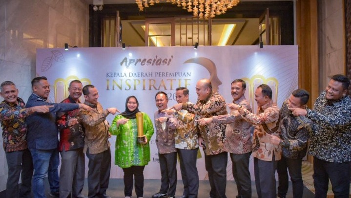 Dinilai Sukses Majukan Daerah, Penghargaan KDI 2022 Diterima Bupati Kasmarni