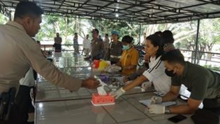 Puluhan Personil Polres Rohil Tes Urine Dadakan, Ini Hasilnya Puluhan Personil Polres Rohil Tes Urine Dadakan, Ini Hasilnya