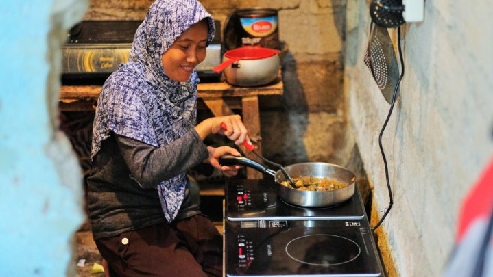 PLN Batalkan Program Kompor Listrik PLN Batalkan Program Kompor Listrik