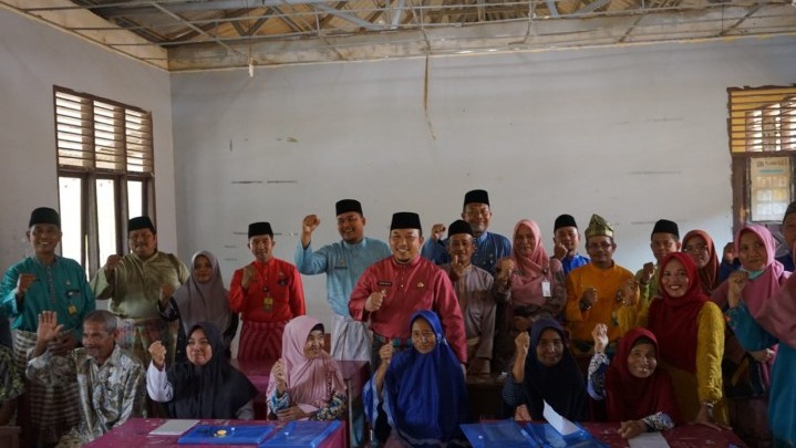 Luar Biasa, Di Siak Ada Kelas Ibu-ibu Lansia Belajar Baca dan Tulis Luar Biasa, Di Siak Ada Kelas Ibu-ibu Lansia Belajar Baca dan Tulis