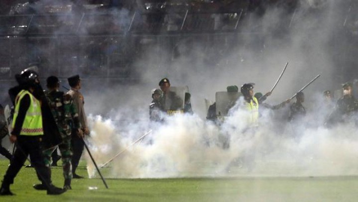 Penggunaan Gas Air Mata Fokus Penyelidikan Amnesty Internasional di Tragedi Kanjuruhan Penggunaan Gas Air Mata Fokus Penyelidikan Amnesty Internasional di Tragedi Kanjuruhan