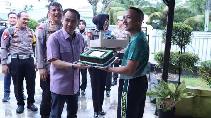 Dandim 0314 Dapat Kejutan dari DPRD Inhil
