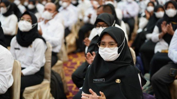 Meski Honorer Dihapus, Gaji Tetap Dianggarkan Pemprov Riau untuk Tahun Depan Meski Honorer Dihapus, Gaji Tetap Dianggarkan Pemprov Riau untuk Tahun Depan