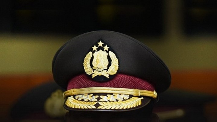 Dua Polisi Penjilat Kue HUT untuk TNI Dipecat Dua Polisi Penjilat Kue HUT untuk TNI Dipecat