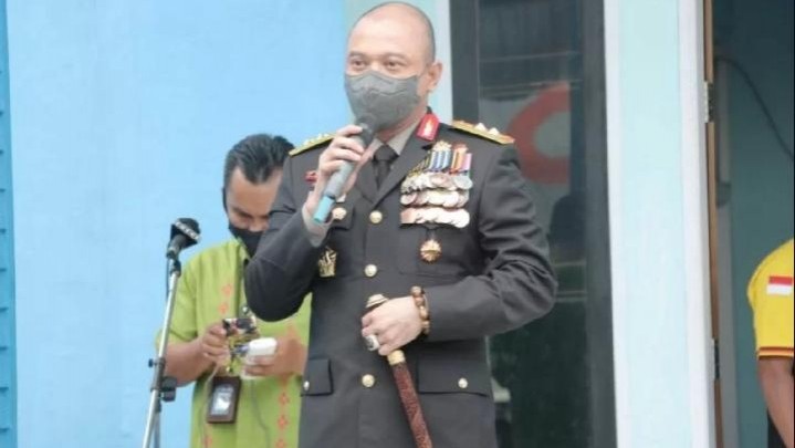 Irjen Teddy Minahasa Dioercaya Menjadi Kapolda Jatim yang Baru Irjen Teddy Minahasa Dioercaya Menjadi Kapolda Jatim yang Baru