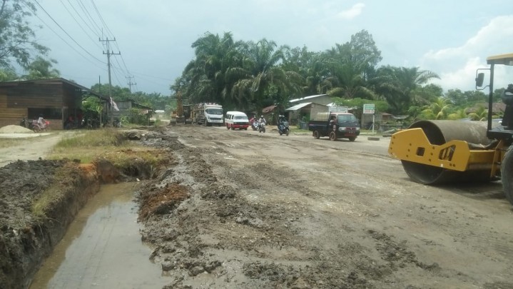 Pemprov Riau Baru Tangani 167 Kilometer Jalan yang Rusak di Inhu dan Inhil