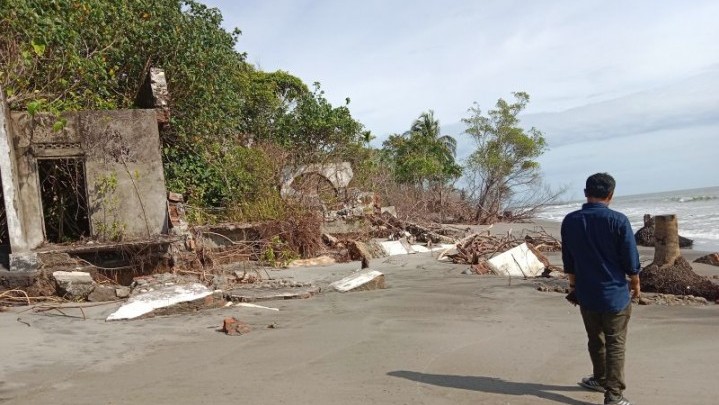 Abrasi Gerus Ratusan Rumah di Tiku Lima Jorong Agam Abrasi Gerus Ratusan Rumah di Tiku Lima Jorong Agam