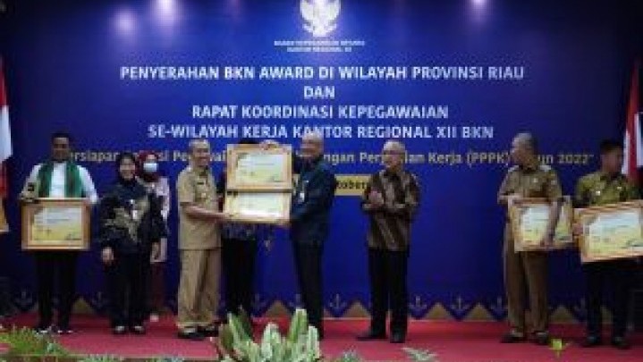 Pemprov Riau Dapat Penghargaan BKN Karena Dinilai Baik Dalam Mutasi Kepegawaian