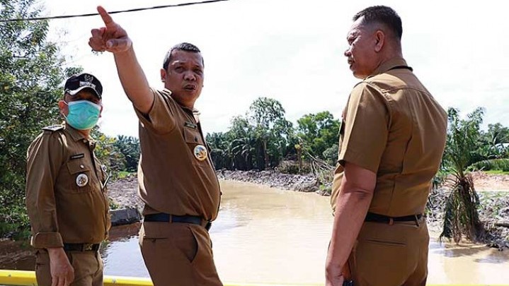 Tak Sanggup Atasi Banjir Akibat Luapan Sungai, Pj Wako Pekanbaru Minta Bantuan Tak Sanggup Atasi Banjir Akibat Luapan Sungai, Pj Wako Pekanbaru Minta Bantuan