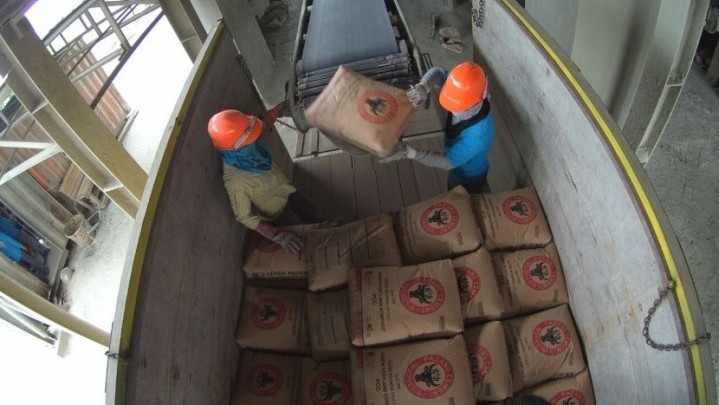 Usai Sebut Kualitas Semen Padang Paling Bawah, Bupati Kediri Akhirnya Minta Maaf Usai Sebut Kualitas Semen Padang Paling Bawah, Bupati Kediri Akhirnya Minta Maaf