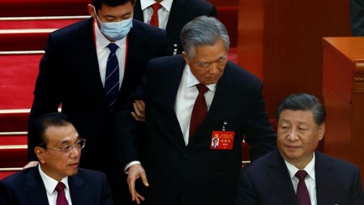 Dugaan Eks Presiden China Berdebat sebelum Digiring Keluar Rapat PKC Dugaan Eks Presiden China Berdebat sebelum Digiring Keluar Rapat PKC