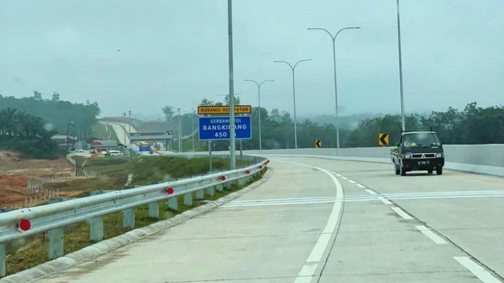 Ada 4 Ribu Kendaraan Melintas Tol Pekanbaru - Bangkinang di Hari Pertama Operasional Ada 4 Ribu Kendaraan Melintas Tol Pekanbaru - Bangkinang di Hari Pertama Operasional