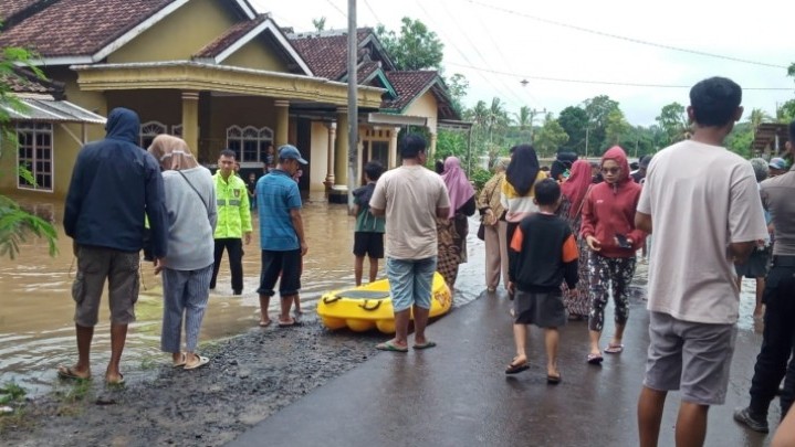 Banjir, Dua Anak Remaja Hanyut dan Meninggal Banjir, Dua Anak Remaja Hanyut dan Meninggal