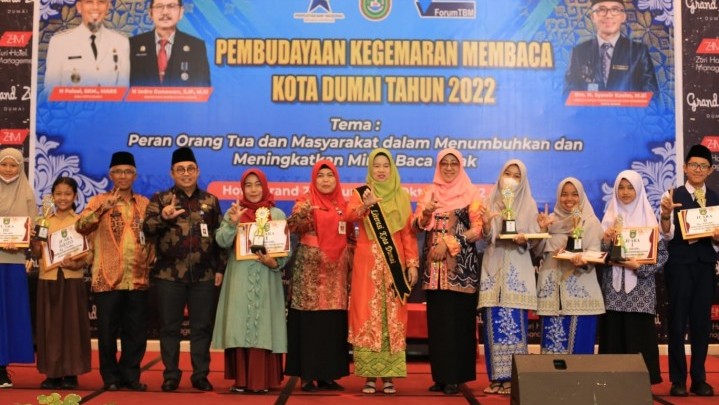 Penggiat Literasi Dapat Penghargaan dalam Giat Gemar Membaca Kota Dumai 2022 Penggiat Literasi Dapat Penghargaan dalam Giat Gemar Membaca Kota Dumai 2022
