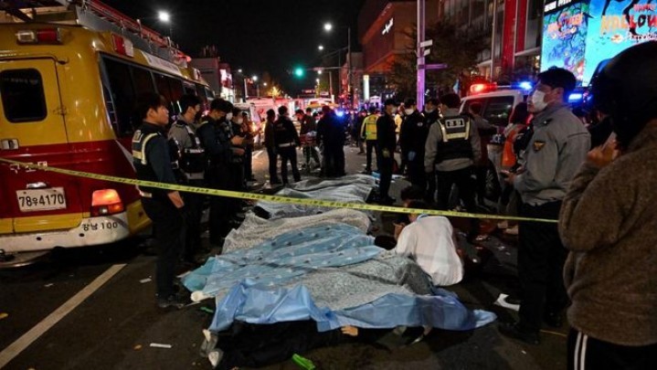 Warga Korsel Berdesakan di Itaewon, 50 Orang Terkapar Henti Jantung Warga Korsel Berdesakan di Itaewon, 50 Orang Terkapar Henti Jantung