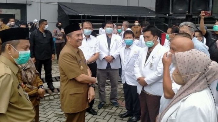 Gubri Mengaku Terus Upayakan Sarana Prasarana Terbaik di RSUD Arifin Achmad Gubri Mengaku Terus Upayakan Sarana Prasarana Terbaik di RSUD Arifin Achmad