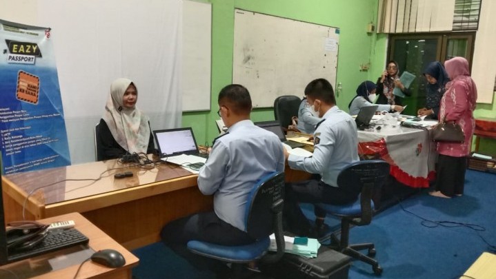SMAN 9 Pekanbaru Gandeng Imigrasi Buat Paspor Kolektif SMAN 9 Pekanbaru Gandeng Imigrasi Buat Paspor Kolektif